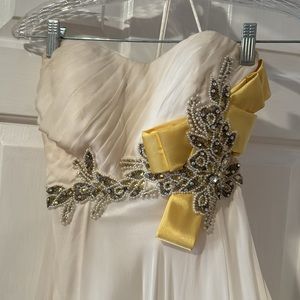 MAC DUGGAL COUTURE GOWN !